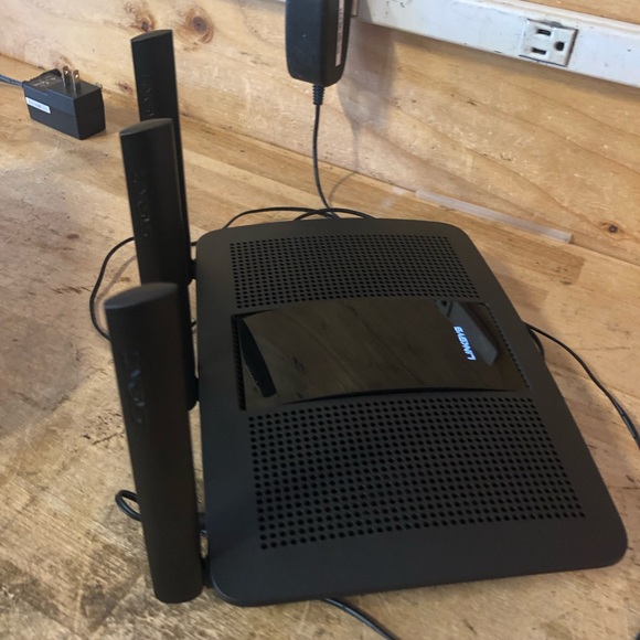 Linksys EA7300 AC1750 MU-MIMO Dual-Band Gigabit Wi-Fi Wireless Router w/ Adapter - Picture 3 of 15